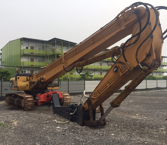 cat345b-with-daedong-vibro-hammer